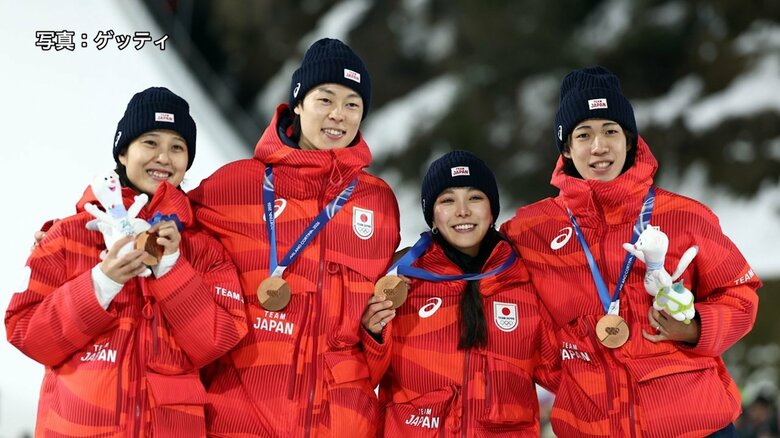 髙梨沙羅が雪辱の銅「本当に周りの人たちの支えがあった」　スキージャンプ混合団体で日本初の銅メダル獲得｜FNNプライムオンライン