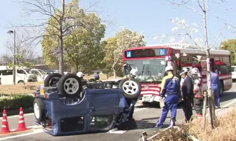 乗客など１２人ケガ　路線バスと軽自動車が衝突事故｜FNNプライムオンライン