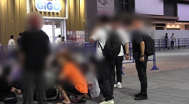 「好奇心で立ち入らないで」夏休み明け「トー横」で一斉補導　中高生ら16人を　東京・歌舞伎町｜FNNプライムオンライン