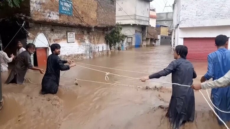 パキスタン豪雨で190人超死亡　救援物資搬送のヘリも墜落｜FNNプライムオンライン