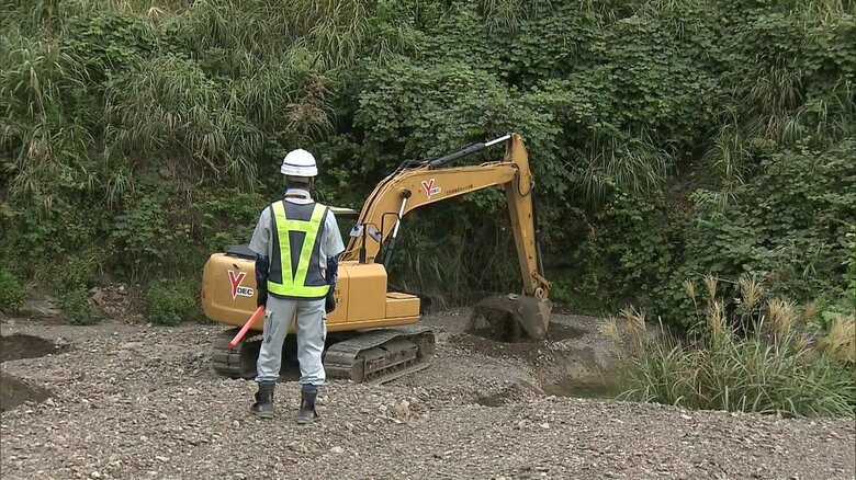 採掘場跡地は県による行政代執行が始まったばかりだった(2022年9月)