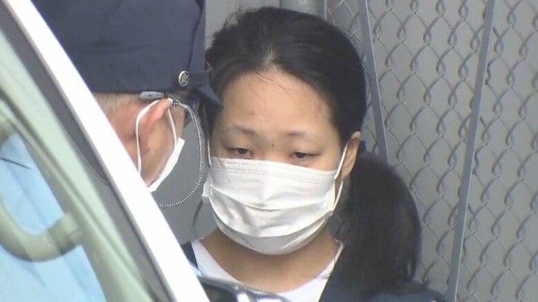 送検される長野奈々容疑者(31)(今月1日 草加署)
