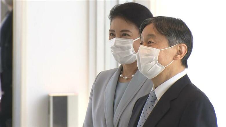 神戸空港に到着した両陛下（12日）