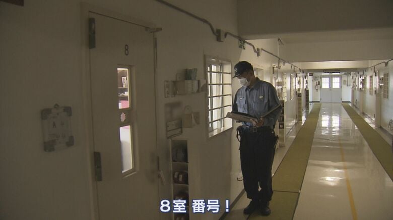 受刑者たちの朝が始まる