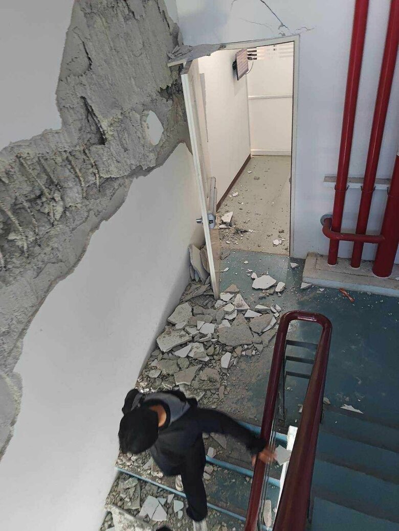 使用禁止となったタイ入国管理局などが入るビル内部の損傷