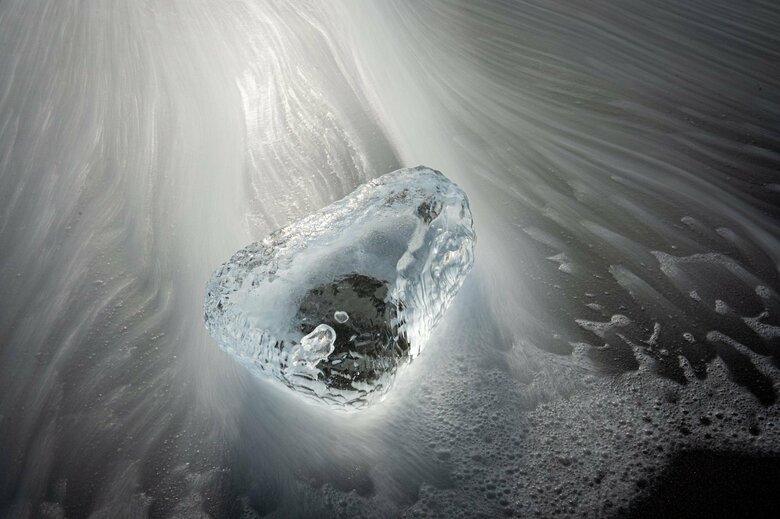 打ち上げられた氷は神秘的（提供：りなさん）