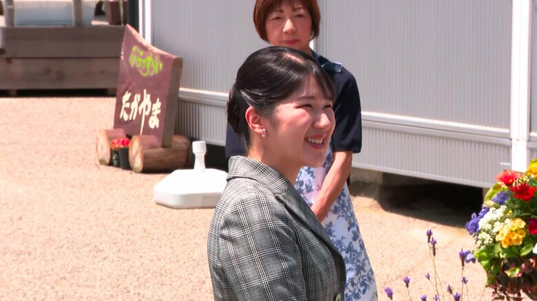 志賀町「道の駅とぎ海街道」で仮設店舗を視察された