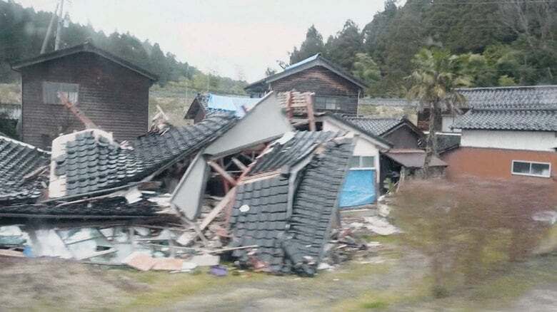 車窓から見える震災の爪痕（3月28日）