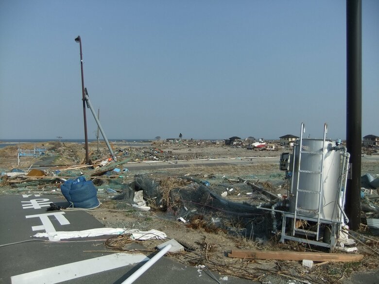 請戸橋付近から請戸港方向（太平洋方向）を撮影した様子