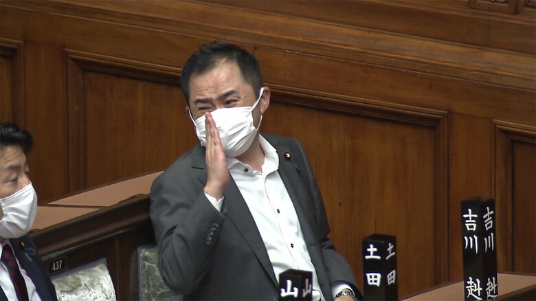 国会に姿を見せた吉川赳衆院議員