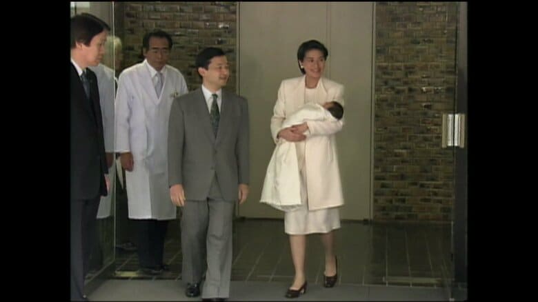 平成13（2001）年12月　愛子さまを出産し宮内庁病院を退院された雅子さま