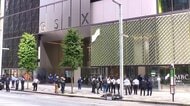 東京・銀座で異臭騒ぎ、銀行の壁に赤い跡が残る　「のどが急に痛く･･･」カプサイシン検出　逃走の男はスプレー持ったまま逃走か