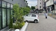 JR福島駅前のホテルに車突っ込む　けが人なし＜福島県福島市＞