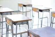 教え子の女子高生と「真剣に」交際していた男性教師が“クビ”になるまで 東京都懲戒処分がスゴい