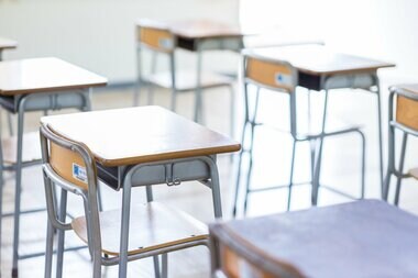 教え子の女子高生と「真剣に」交際していた男性教師が“クビ”になるまで 東京都懲戒処分がスゴい