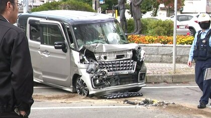 【五稜郭タワー近くの観光名所が一時騒然】軽乗用車が対向車線にはみ出し、停車中の観光バスに正面衝突…台湾からの観光客約20人・軽乗用車の運転手にケガなし＜北海道函館市＞