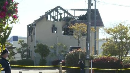 何者かが1階の窓から侵入か　火災起きた住宅で男女死傷…近隣に助けを求めた妻は「男に襲われた」　広島・東広島市