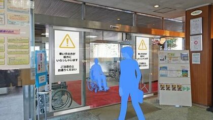 車いす利用者を認識し“開閉スピード”を制御する自動ドア登場…今後、松葉杖やベビーカーは? 担当者に聞いた
