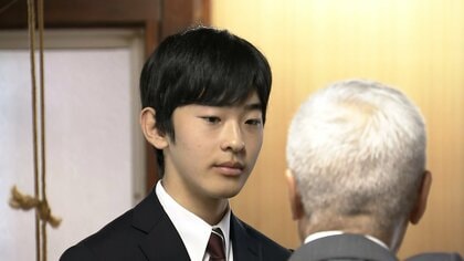 悠仁さま伝統装束の工房で機織り体験　装束は「気持ちが引き締まります」　熱心に質問される様子も