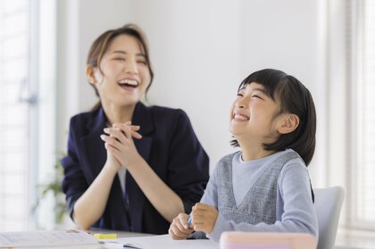 「頑張ったね」と褒め、「次は頑張ろうね」と叱るのが良い？子ども時代の“褒め方・叱り方”が将来に影響…その理由を聞いた