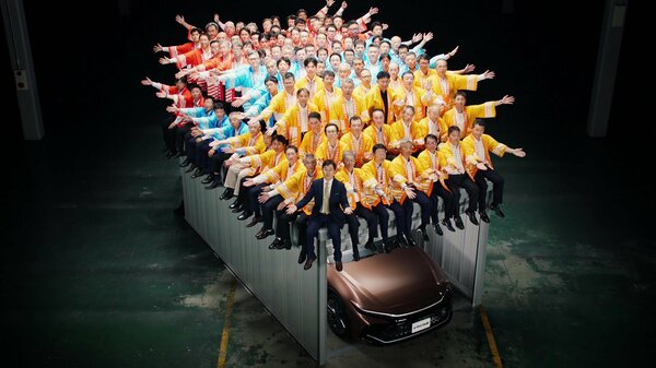 100人乗っても大丈夫」イナバ物置のCMが4年ぶりに復活…ハッピの色には 