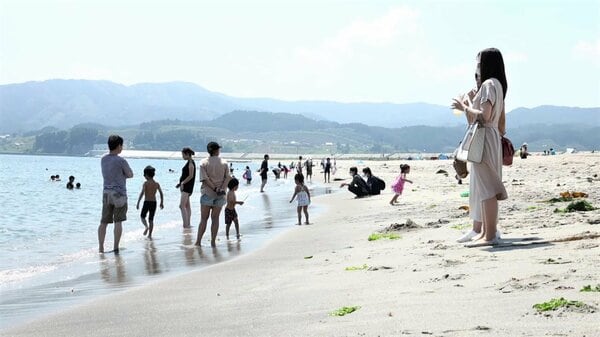震災から11年ぶり海開き 津波と地盤沈下で松7万本と砂浜の9割消失も…街