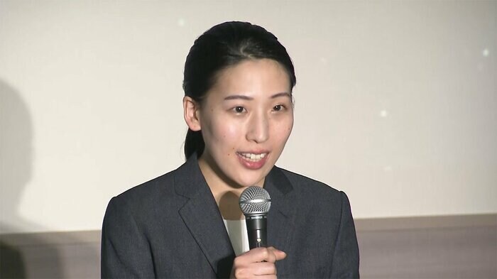 記者会見を行う宇宙飛行士候補の米田あゆさん