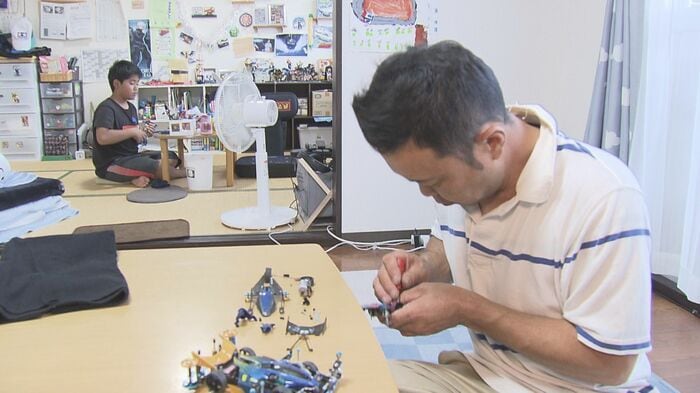 親子2人で黙々と作業
