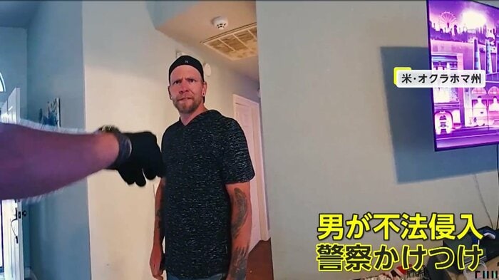 警察官に抵抗する不法侵入の男(Moore Police Dept.)