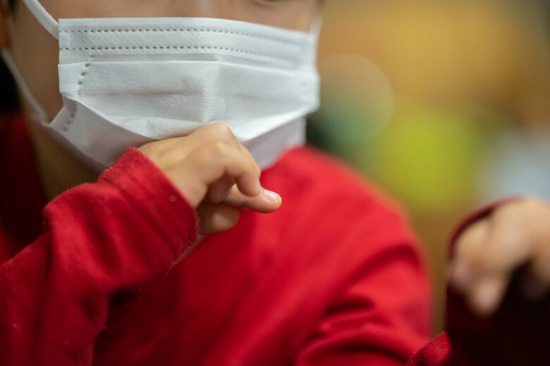 「2歳未満にマスク不要」と日本小児科医会が呼びかけ…感染予防より“むしろ危険”な理由を聞いた｜FNNプライムオンライン