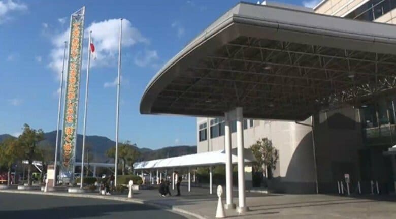 運転免許センターでシステム障害　一時免許更新できず　午後１時から再開へ　１８０人の手続きに遅れ　広島｜FNNプライムオンライン