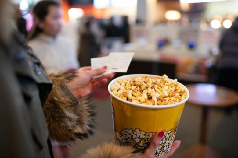 映画館市場、2024年度は2775億円 話題作多数も4年ぶり縮小 映画館の4割が「赤字」、4年ぶりに拡大 動画配信サービスの台頭も脅威に
