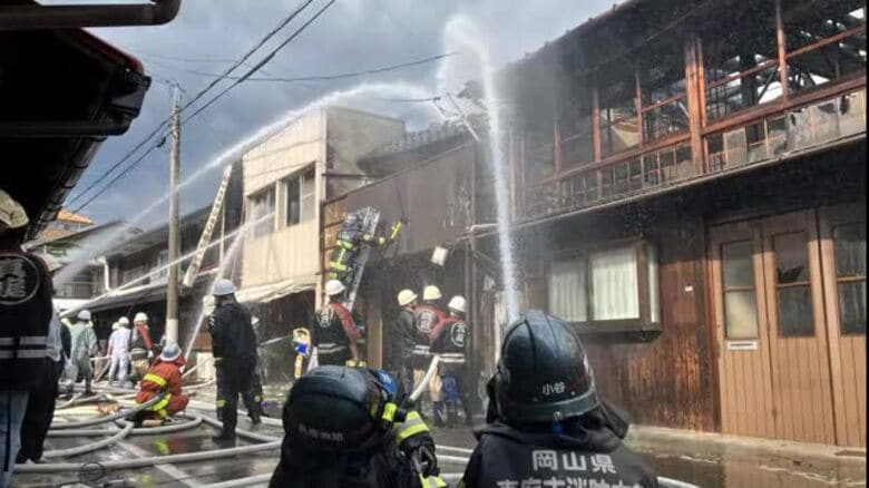 真庭市久世の住宅密集地で住宅５棟を焼く火事　ケガ人なし　付近の国道１８１号が一時通行止め【岡山】｜FNNプライムオンライン