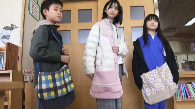「本を大切に扱う心を育む」長野県特有の『図書袋』　子どもたちへの「図書教育」が背景　昭和30年代に広まったか　形状は時代とともに変化｜FNNプライムオンライン