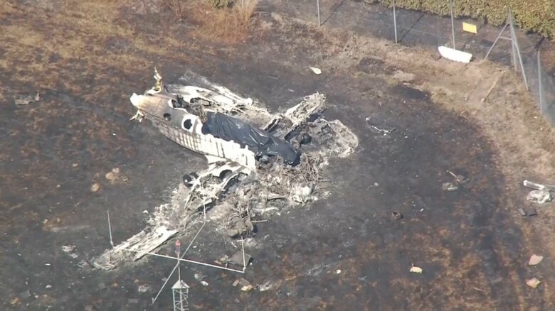 イギリス南東部の空港で小型機が墜落し4人死亡｜FNNプライムオンライン