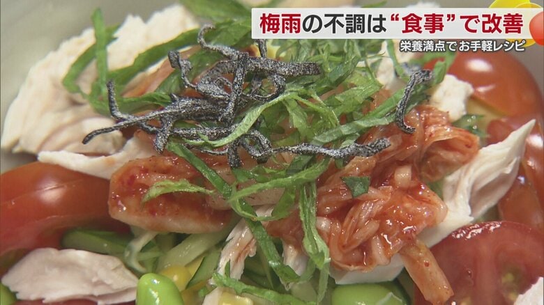 鶏肉とキムチ、野菜をのせた丼