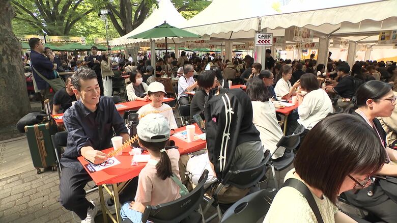 「さっぽろオータムフェスト」でにぎわう大通公園