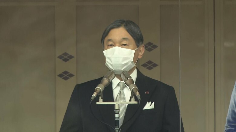 一般参賀でおことばを述べられる天皇陛下