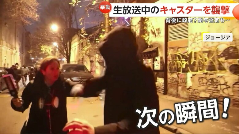 テレビ局の生放送中に、覆面集団が女性キャスターを襲う一部始終④