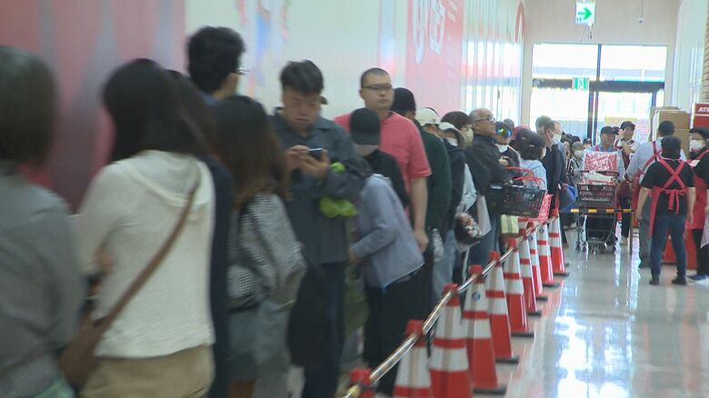 オープン前から長い列