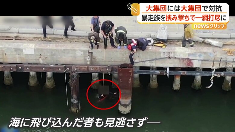 海に飛び込んだ暴走族を確保する警察官ら（Oakland Police Department）