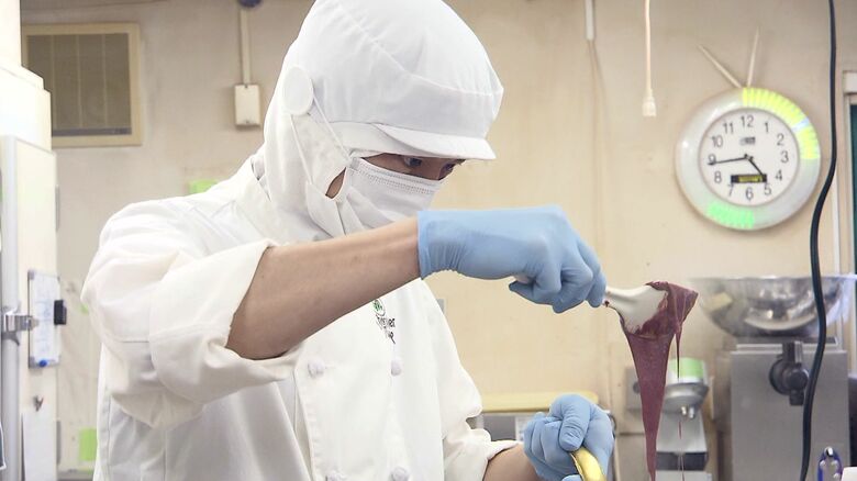 夜遅くまで試行錯誤を重ねる松田さん