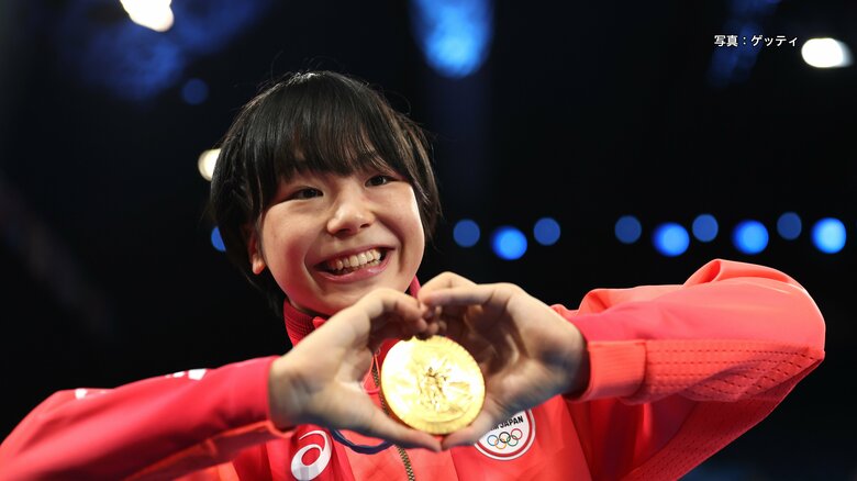 金メダルをハートで持つ藤波選手