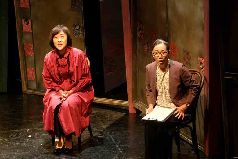 2021年「劇後鼎談」西田薫さん(左)、西田薫さん(右)  撮影：高橋克己