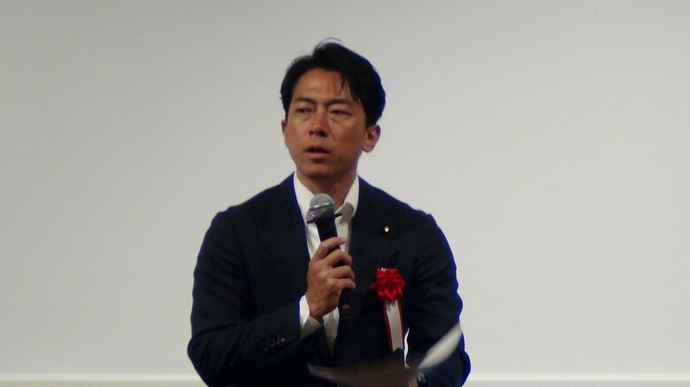 小泉氏は憲法改正に前向きな発言