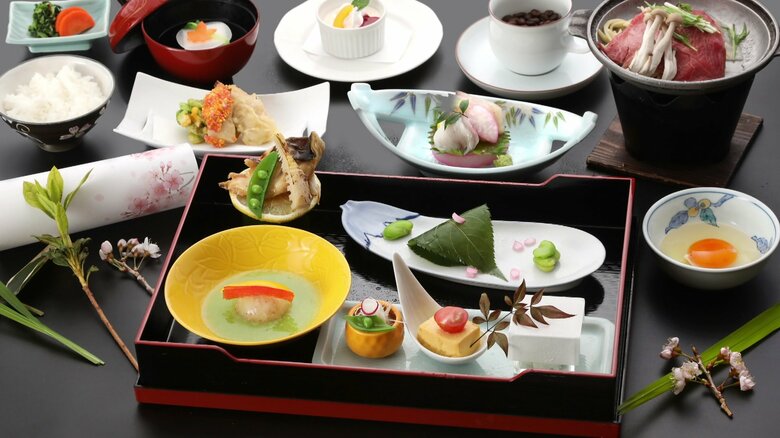 桜尽くしの桜御膳  提供：稲佐山観光ホテル