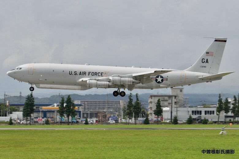 横田基地に着陸する米空軍E-8Cジョイントスターズ地上戦指揮機