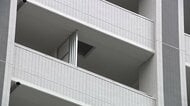 「息子が刺された」25歳男性重傷　片足首に“結束バンド”　非常用出口から“同居”男逃走か　全小学校で集団下校も　東京・豊島区