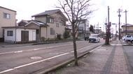 搬送時は意識あるも急変…道路を渡っていた96歳男性が車にはねられ死亡 見通しの良い直線で横断歩道なく