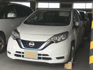 車運転していた市職員の女「出勤途中で慌てていた…」交差点で原付と出合い頭に衝突 男性が意識不明の重体